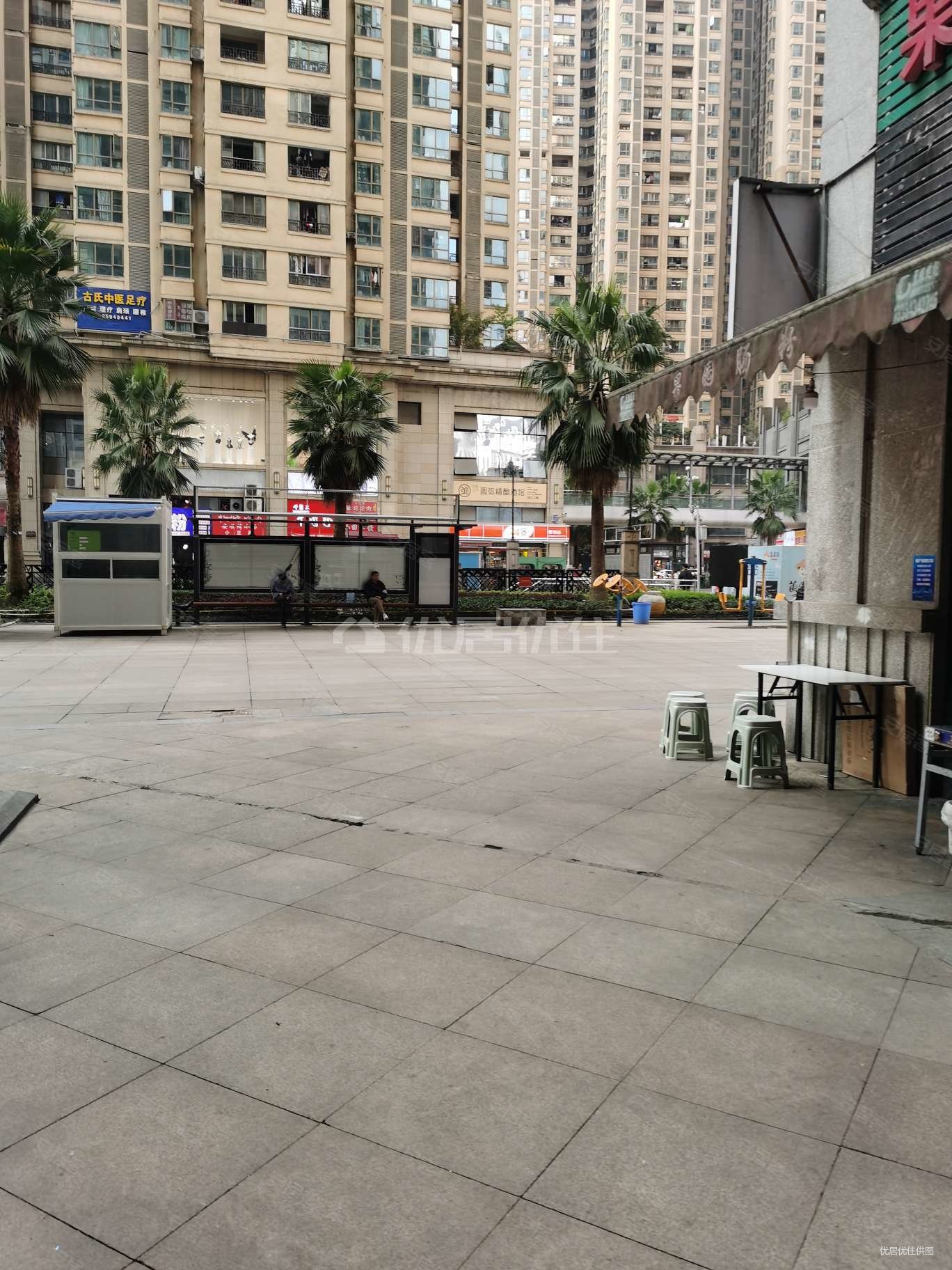 花果园v区13栋精装修两房子目前出租