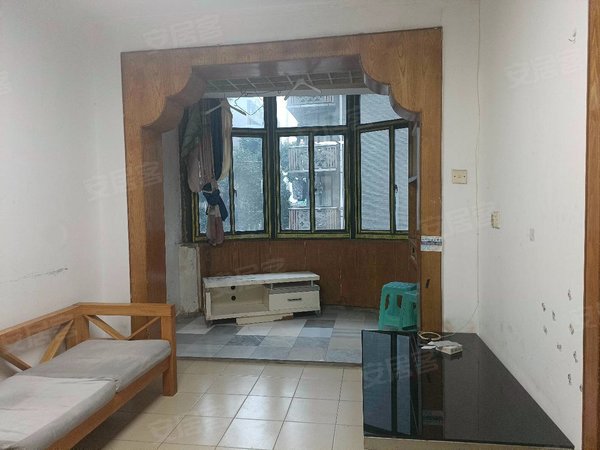 重庆江北观音桥嘉陵三村观音桥步行街旁嘉陵三村正规1房 2楼 随时看房