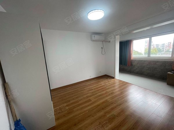 上海闵行航华丹桂花园近十号线航中路站,精装四房,楼层好,看房随时