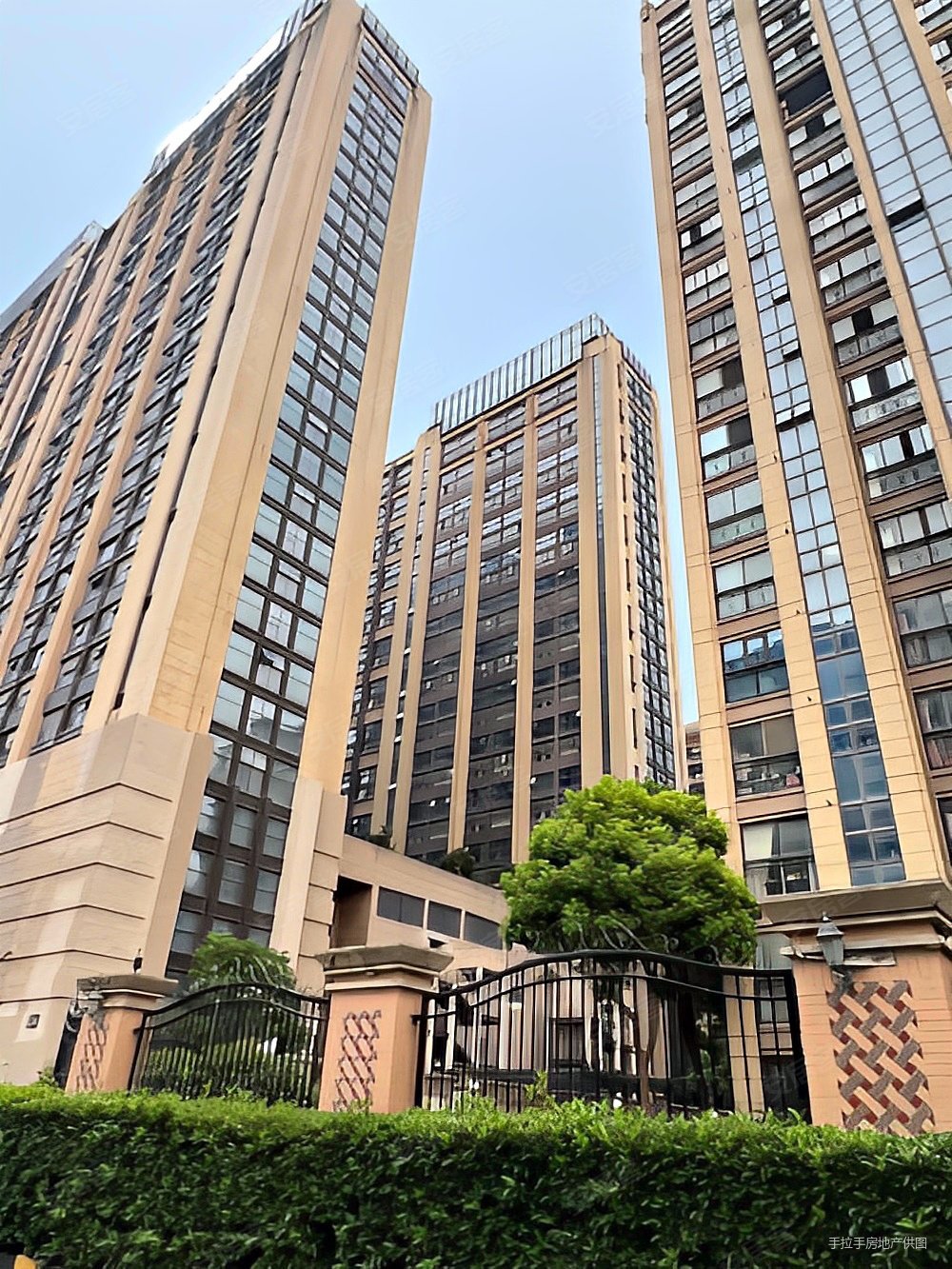 香缇华苑5室2厅3卫111.33㎡南北665万