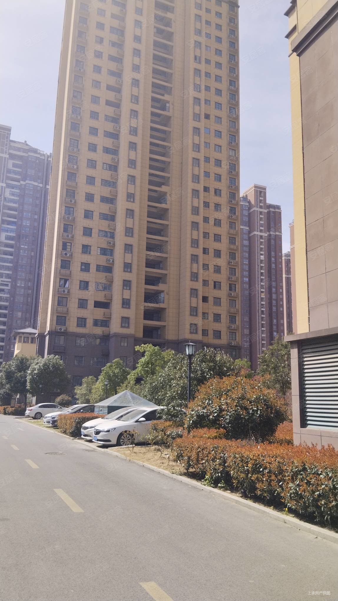 刚需小三居 商品住宅 商圈成熟 有电梯 高楼层视野好 临地铁,京冠御园