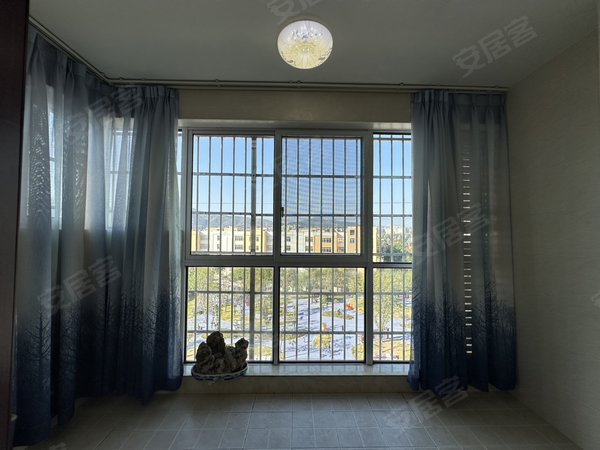 凉山西昌胜利北路湿地四期北安置小区阳光学校 火把广场 采光好停车方便 家具家电齐全电梯房随时看出租房源真实图片