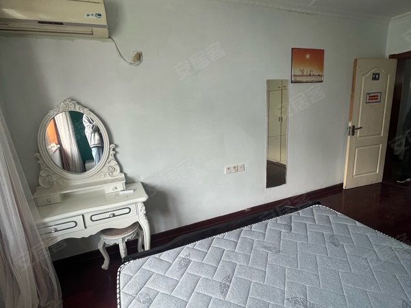 昆山玉山城南枫景苑a区实拍南亚立臻旁精装修单间出租,天燃气做饭