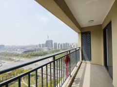 上海浦东南汇周边中建御湖澜庭精装全配三房急租出租房源真实图片