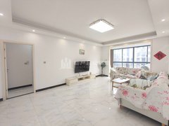 澧县财富广场市中心办证大厅附近，豪盛二期全新装修很少住，南北通透出租房源真实图片