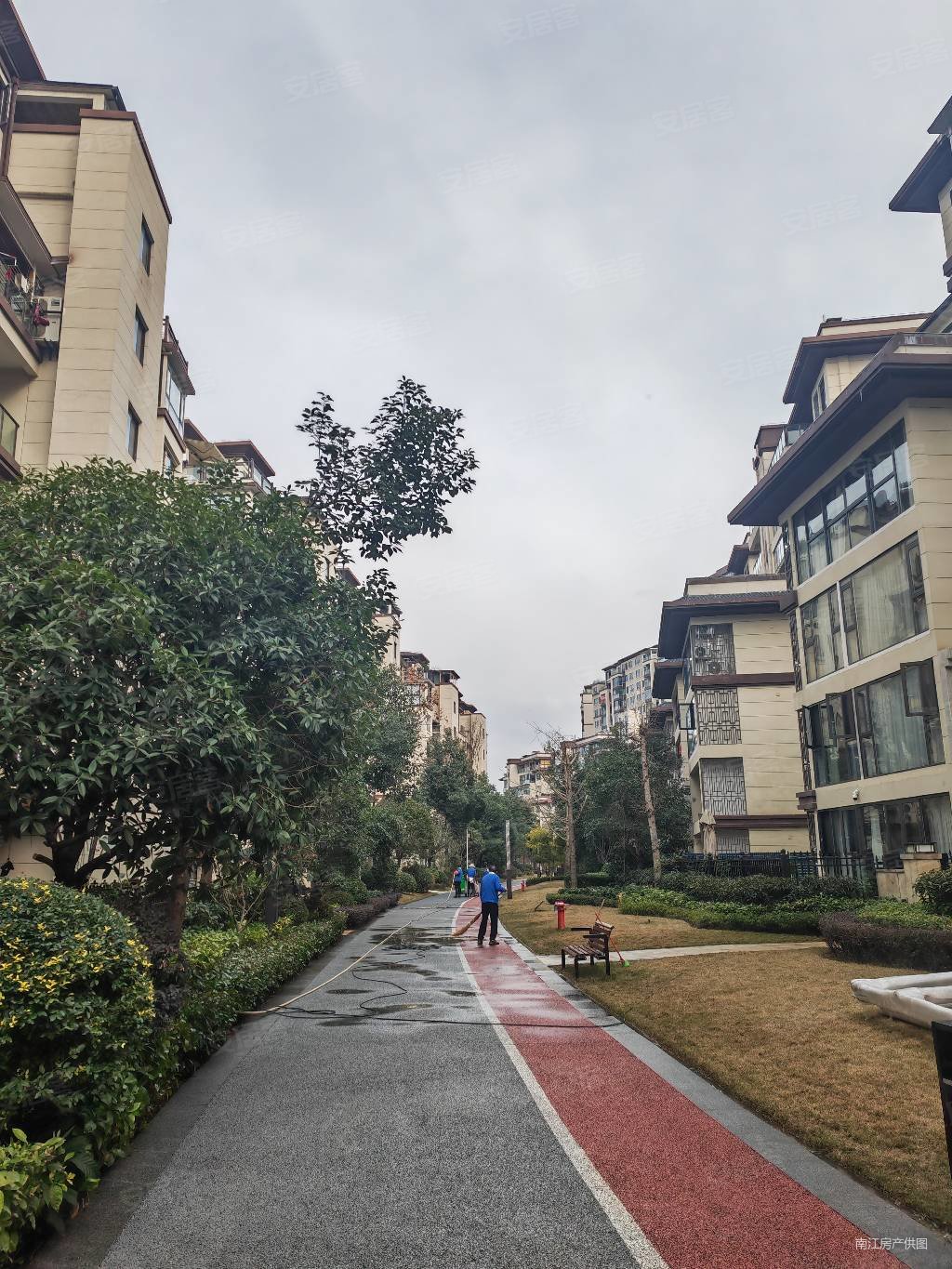 恒森亲水台4室2厅2卫153㎡南北162万