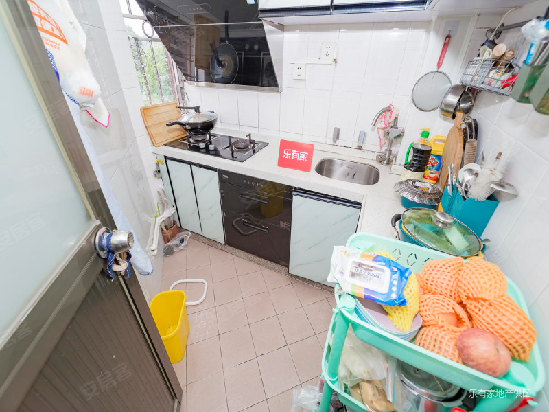 丽湖小两房户型,业主自住着急卖,价格可以谈,满五年