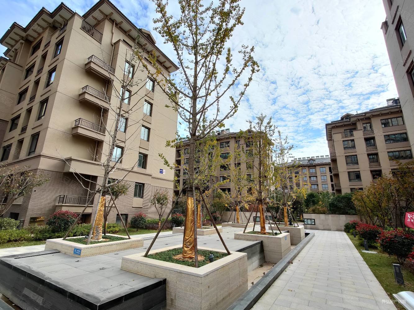 华润金色阳光3室2厅2卫127㎡南107万