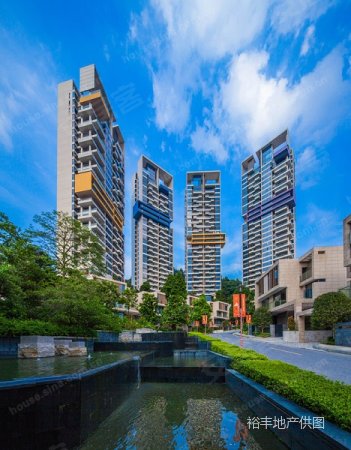 新天半山奢华别墅 带豪装 俯瞰全南湖风光 体验不一样的天地