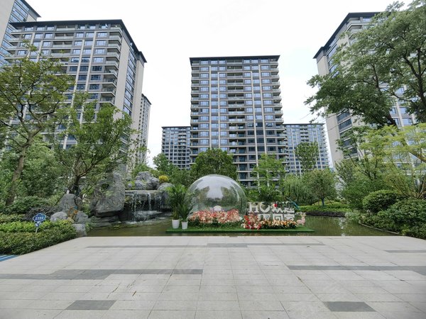 杭州富阳银湖众安顺源府6号线地铁口!清爽装修3房诚租3200包物业!