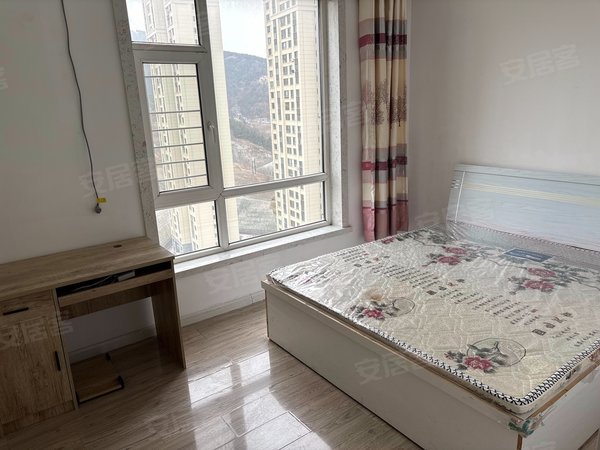 大连高新园区凌水坦城高新万达，理工西门，海事，恒瑞坦城，装修两室一厅出租房源真实图片