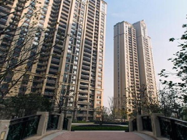 必看  金域蓝湾a区 干净整洁拎包即住 近步行街金鹰银泰城