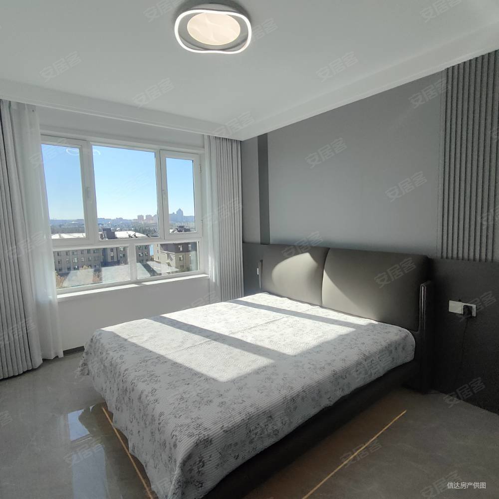 御湖原著3室2厅2卫131㎡南北108万