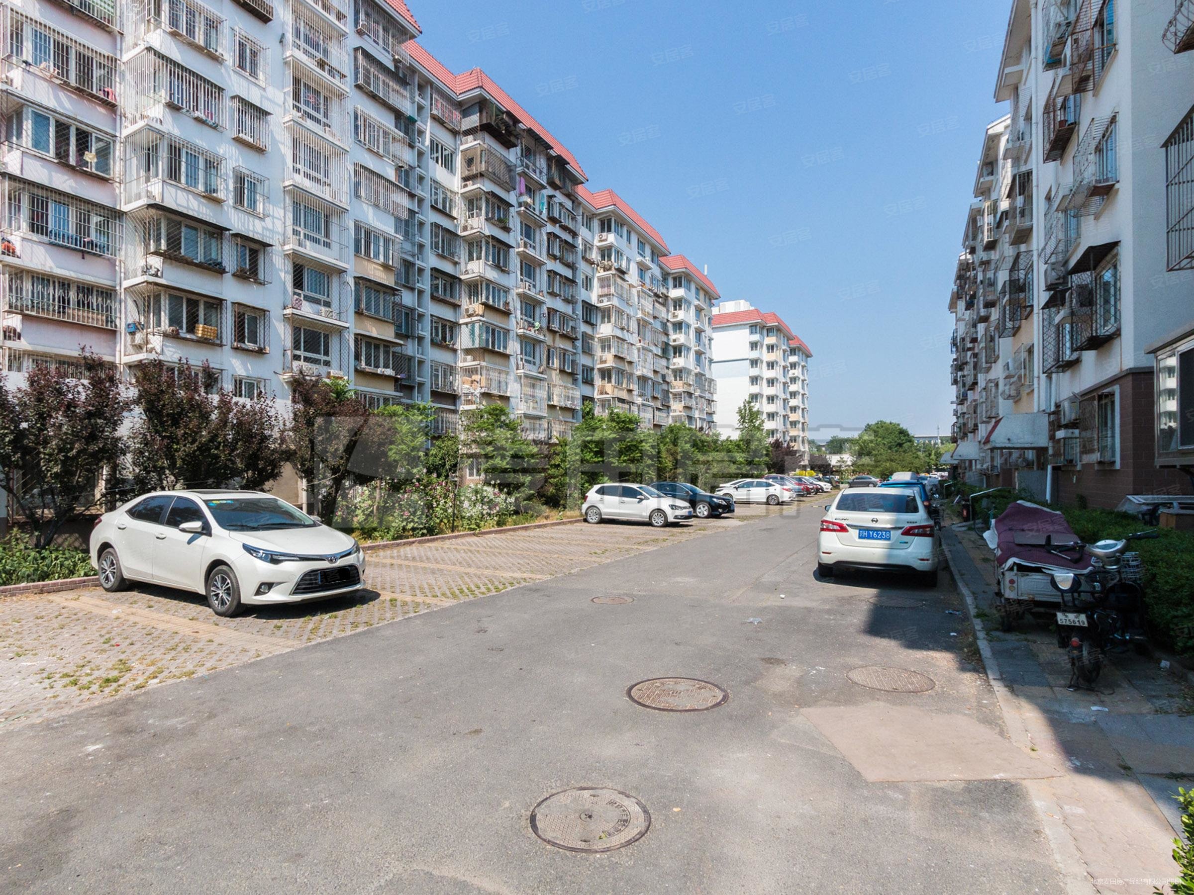 b(婚房装修) 6层 春晖园小区 中间位置 停车方便 百望山