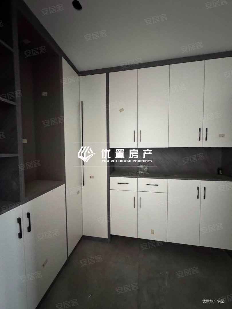 麓湖宫(一期)4室2厅2卫124.28㎡南北85万