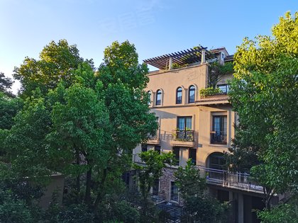 龙湖滟澜山一期公寓住宅