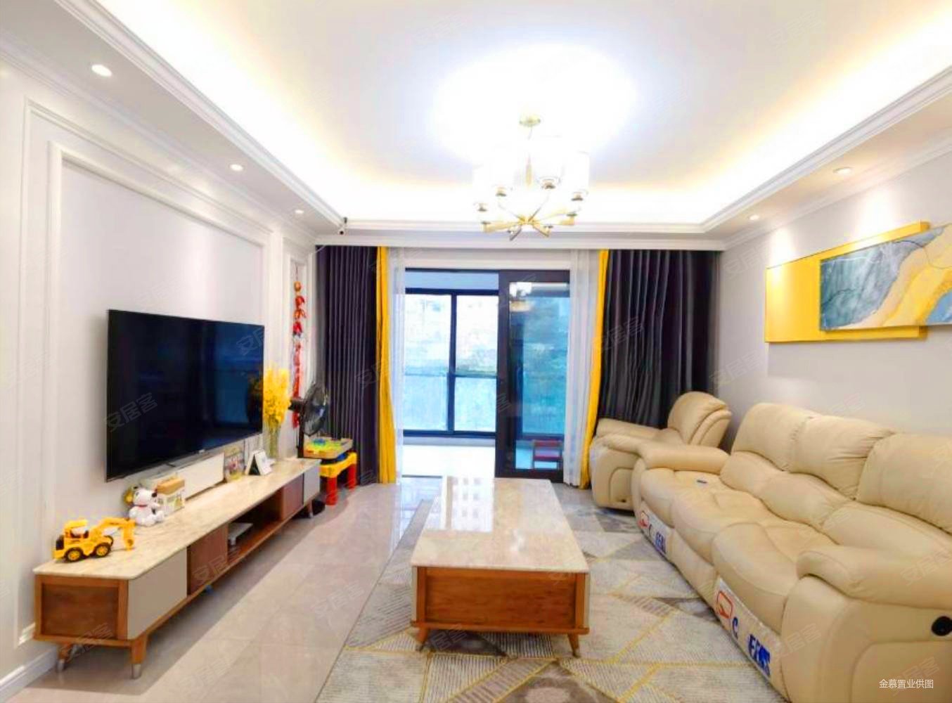 绿地中央广场3室2厅2卫122.69㎡南北145万