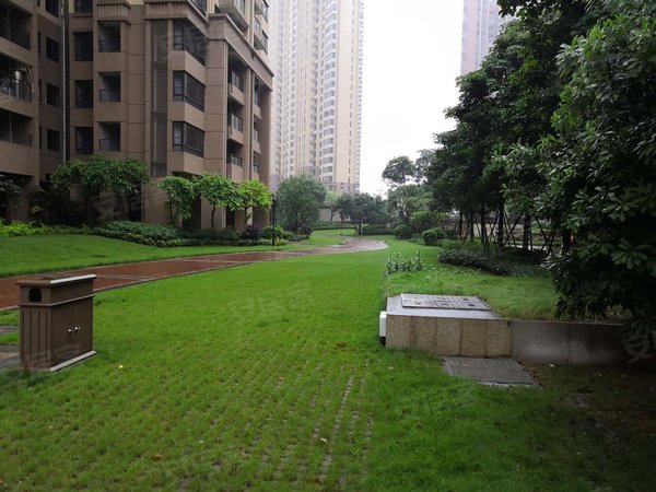 佛山南海西樵锦绣龙湾锦绣龙湾 精装大3房 中高楼层 直接拎包入住