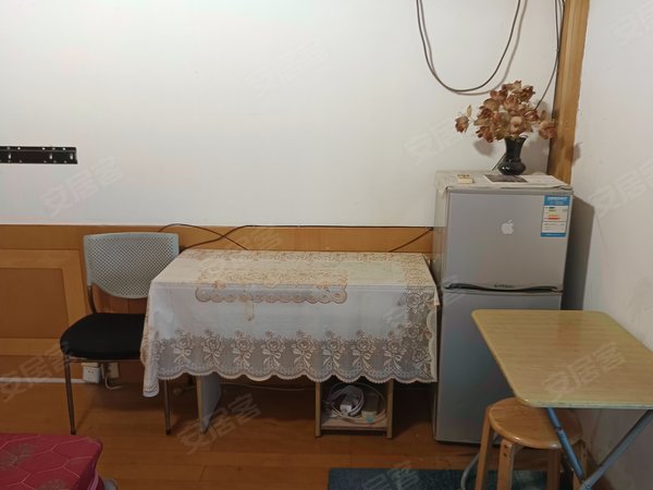 张家港杨舍杨舍中心通运新村(1-49幢)Q通运新村5楼朝南单室套8千4设施齐全阳光充足独立厨卫有钥匙出租房源真实图片