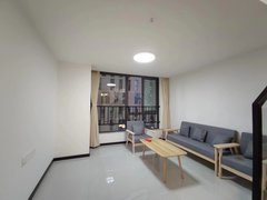 公寓急租，碧桂园云彩loft ，精装修带家具家电拎包入住