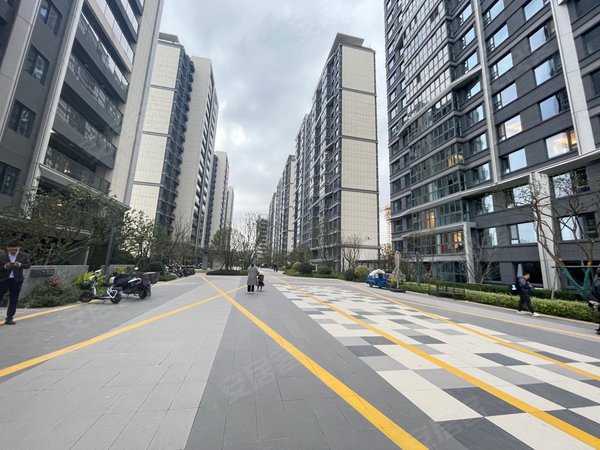 上海嘉定南翔融信海纳印象陈翔路地铁站,印象城对面95平3房出租,第一