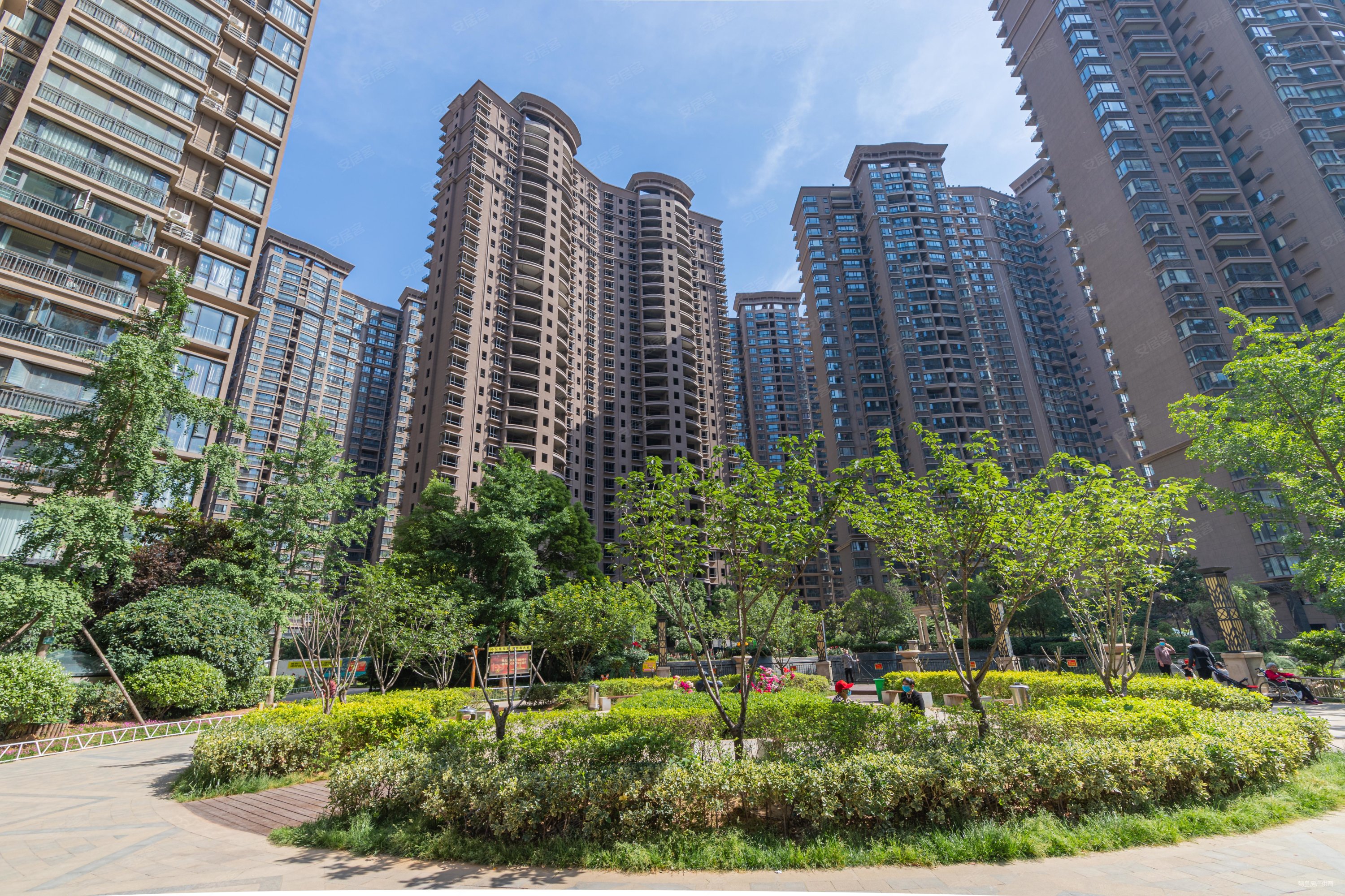 南北通透精装修电梯房121平天城一品东区居家自