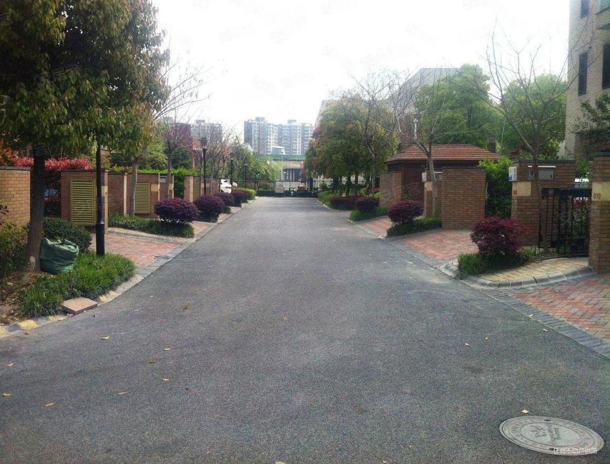 上海房产网>上海二手房>嘉定二手房>南翔二手房>白金院邸(别墅)>