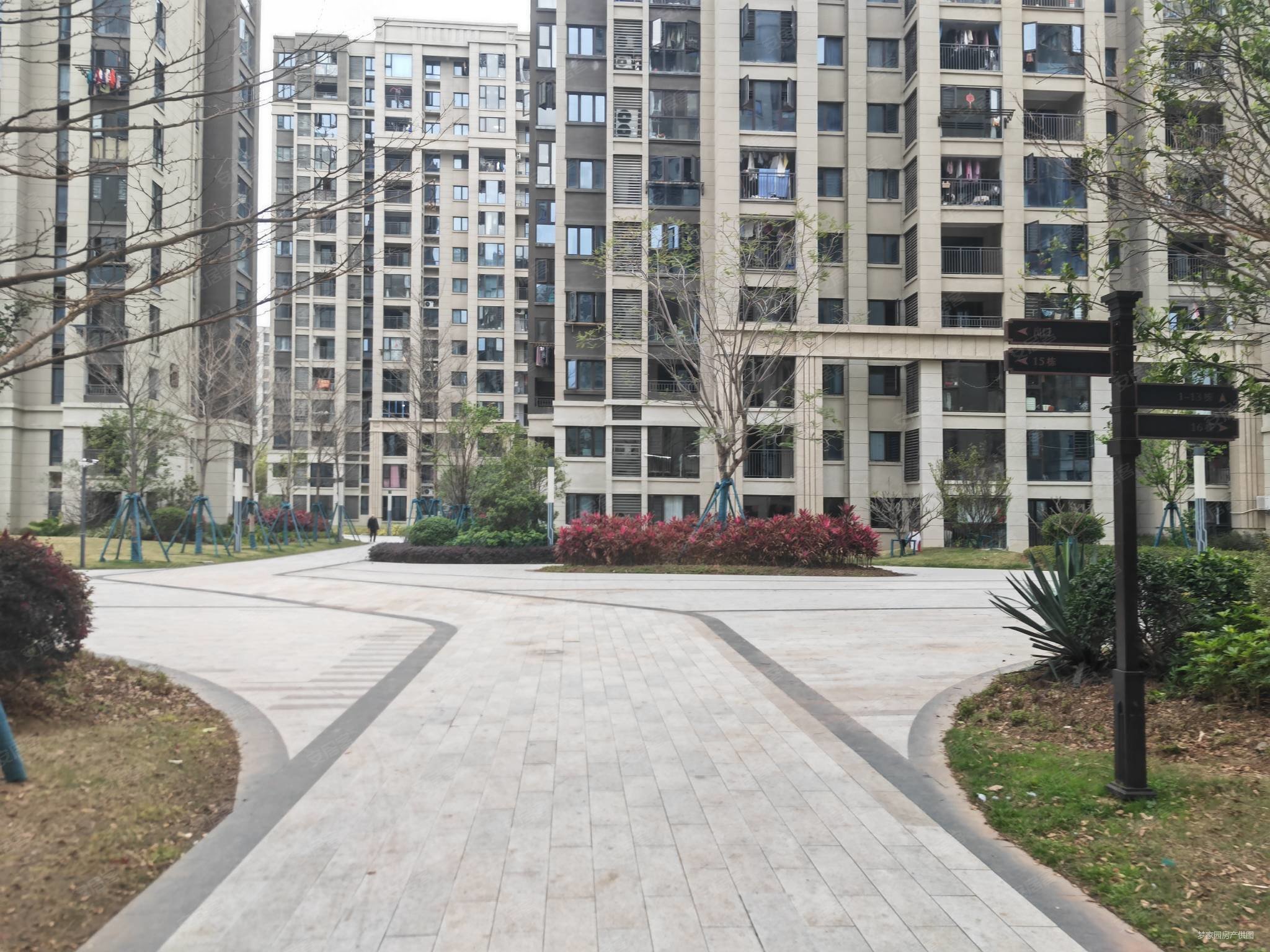 世茂云境3室2厅2卫89.89㎡南北149万