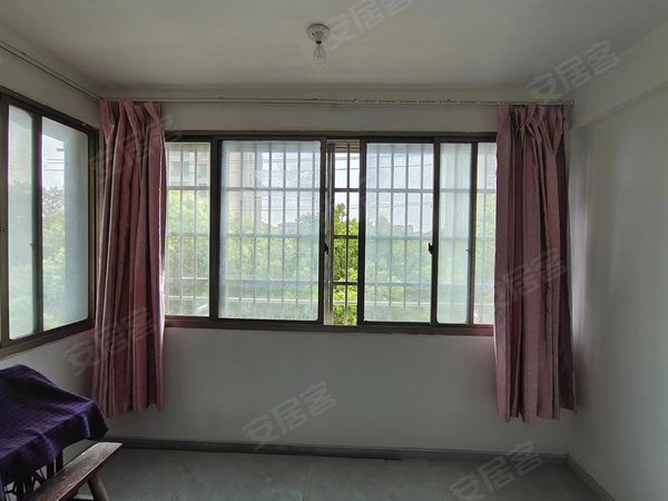 【多图】滨河公寓(西区),宝龙广场租房,免费停车,三室的,三张床,干净