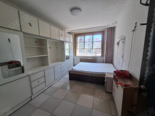 包头青山文化路迎宾道一号街坊迎宾小区75平米3楼3室1厅全家具家电拎包入住1000出租房源真实图片