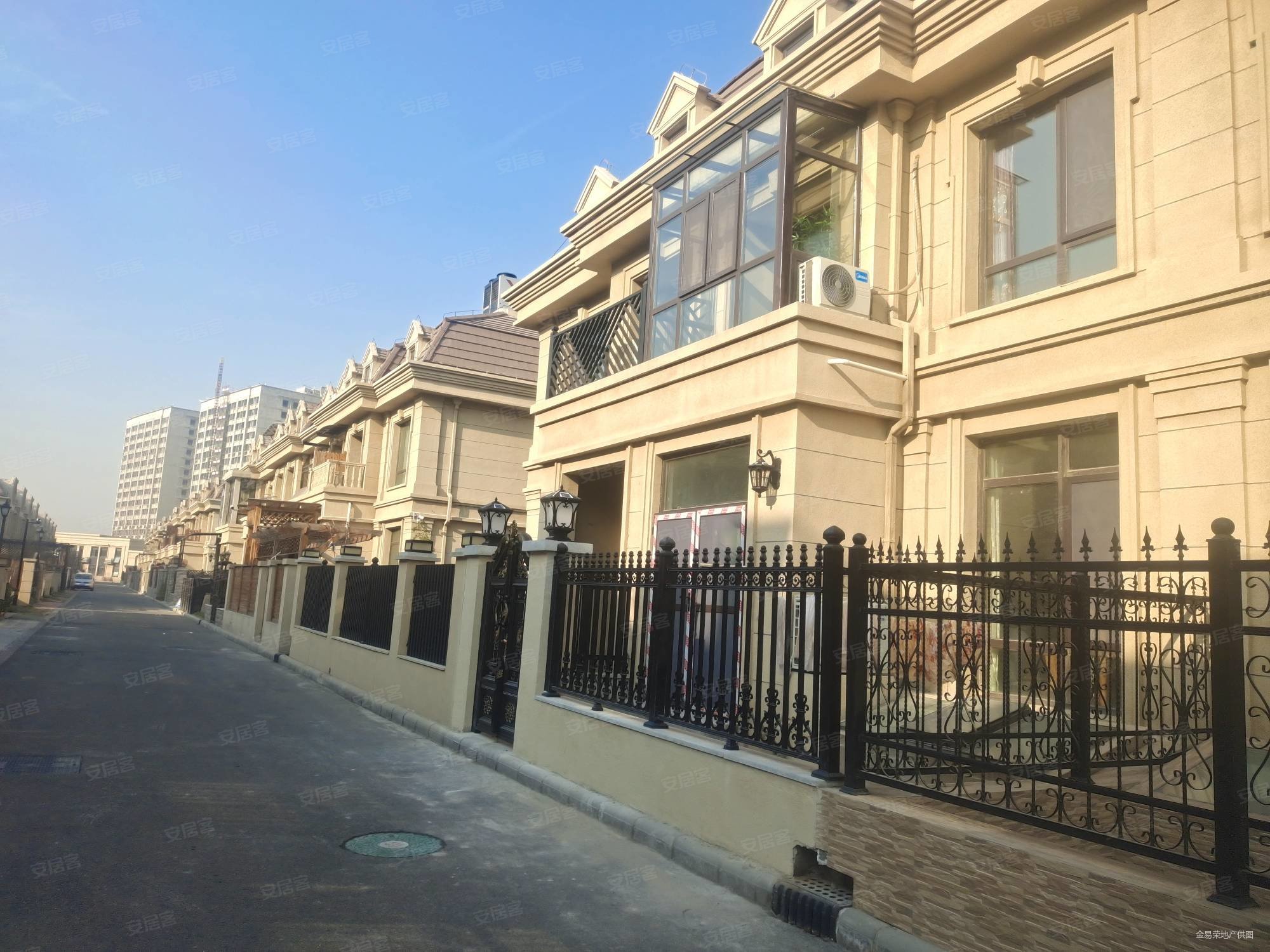 团泊湖 富力新城御湖南苑二手联排别墅 带地下室 带露台 急售,富力