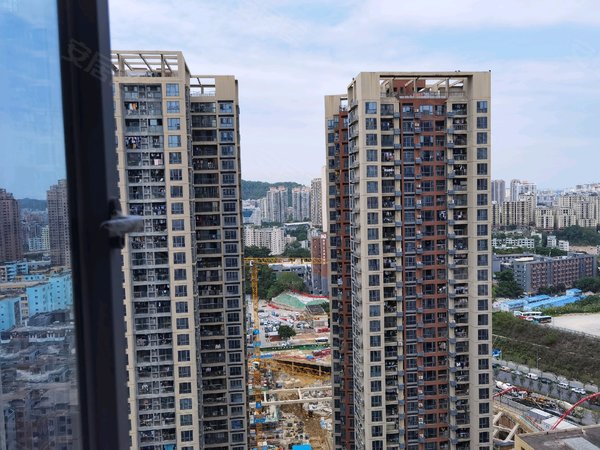 深圳布吉百鸽笼万科红(三期)万科红(三期) 2室2厅1卫出租房源真实图片