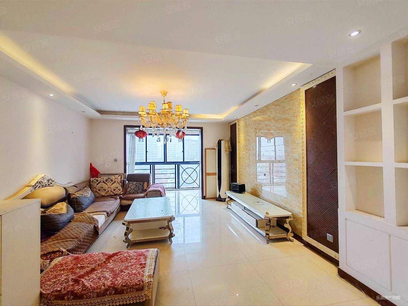 博雅新城e区3室2厅2卫140㎡南北100万