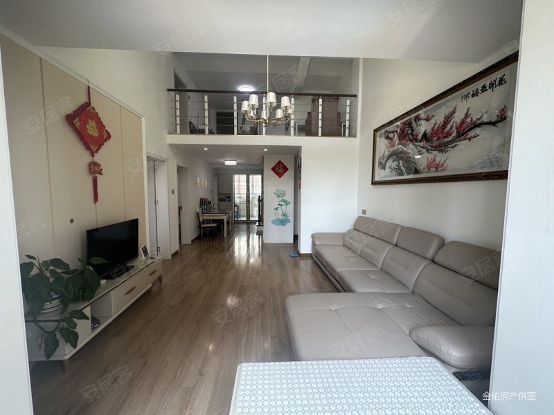 银湖  实用面积120平米   单价6000买精装复式楼