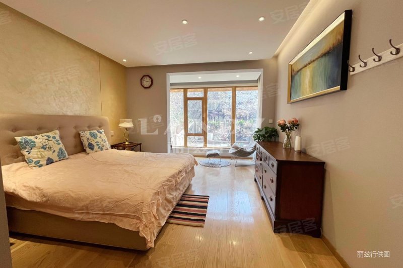 万柳新出房重新装修5居室其中3卧朝南,万城华府尚园二手房,8200万,5室