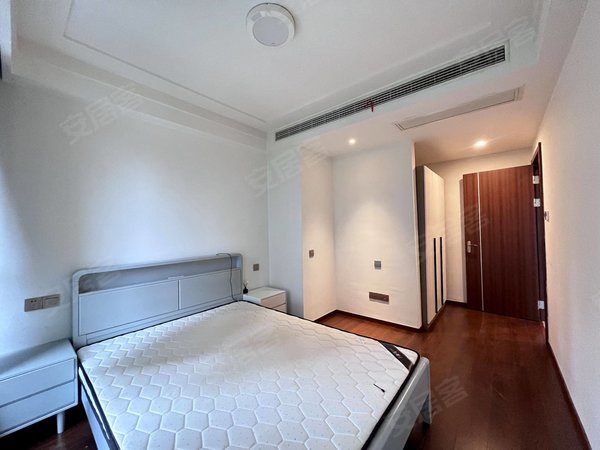 连江路五里亭世茂璀璨天城区医院地铁口复式4房3卫