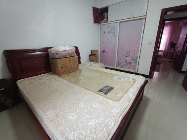 萍乡安源安源城区萍安小区凤凰天城天虹旁边，4楼3房，家电齐全，停车方便，只租800出租房源真实图片