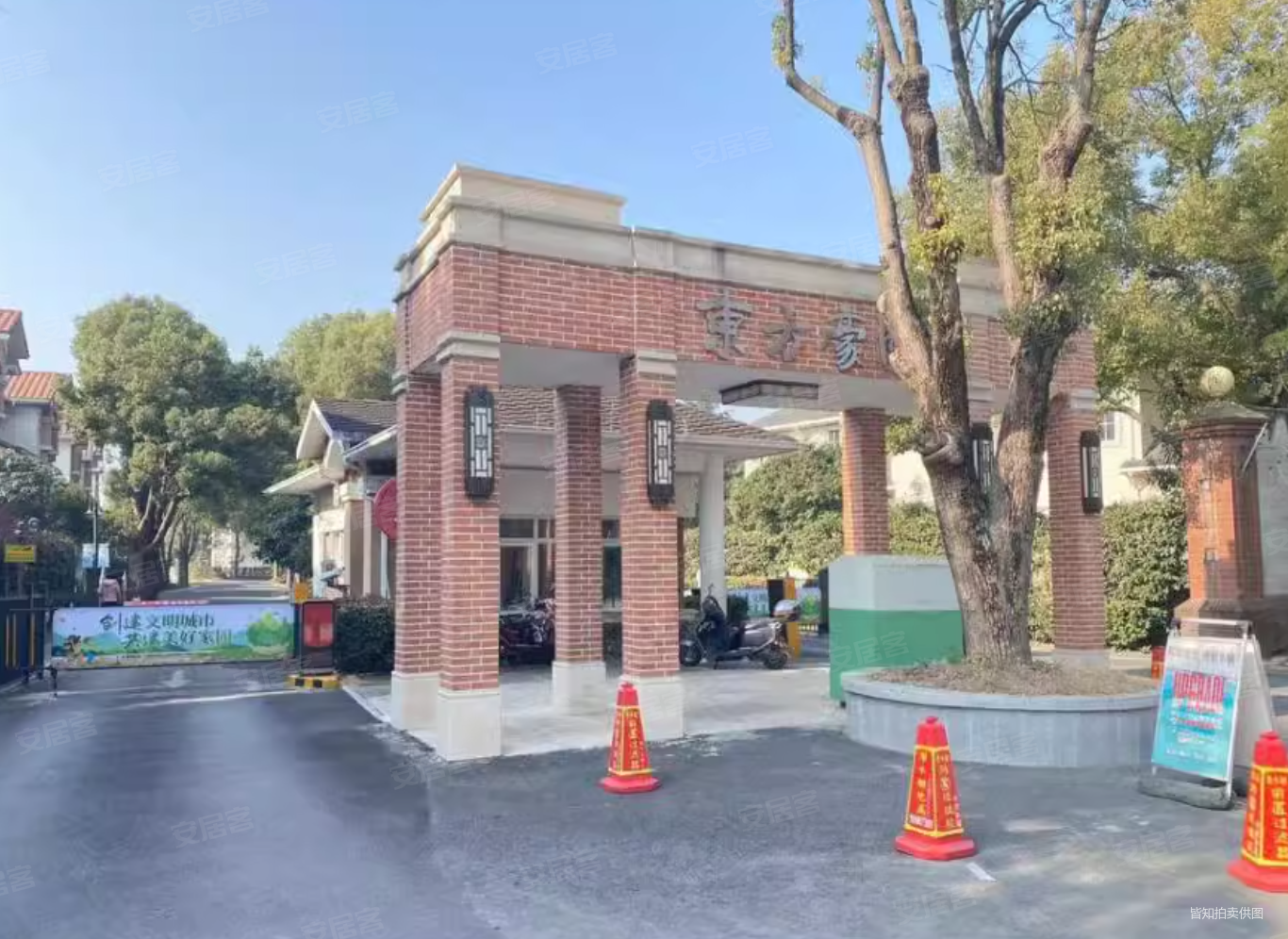 18,东方豪园(一期别墅)二手房,1200万,3室3厅,3卫,290.