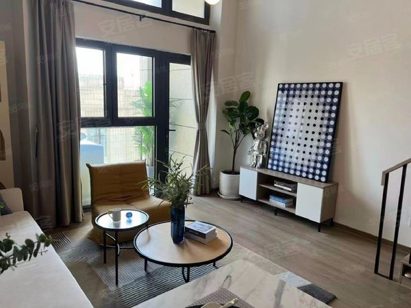 领秀客运站 碧水湾全新精装复式一房一厅 独门独户 包物业宽带