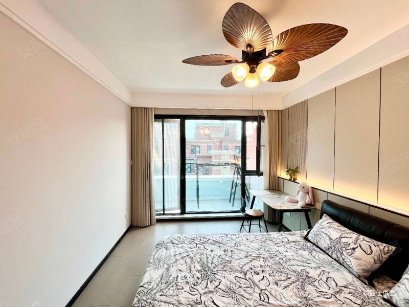 新上自住豪装 青特小镇e上叠 不靠路 看房方便诚意出售