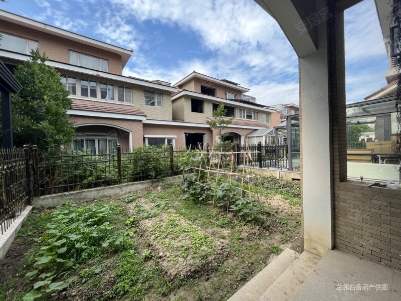 停车方便,花都艺墅(别墅)二手房,1350万,4室2厅,4卫,273平米-昆山安居