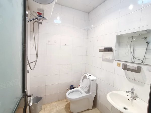 金华婺城湖海塘江南翠庭本人房東，大润发旁三路口，可短租月付，3楼，清爽干净，随时看出租房源真实图片