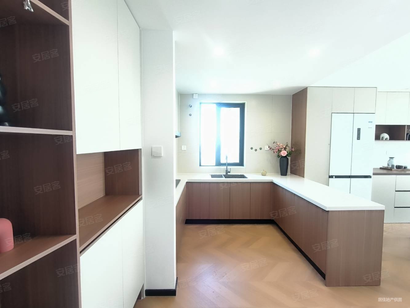 联投国际城3室2厅2卫115㎡南北57.5万