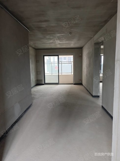 送1000平米露台 万象府三房两卫 花园菜园球场烧烤场都有了