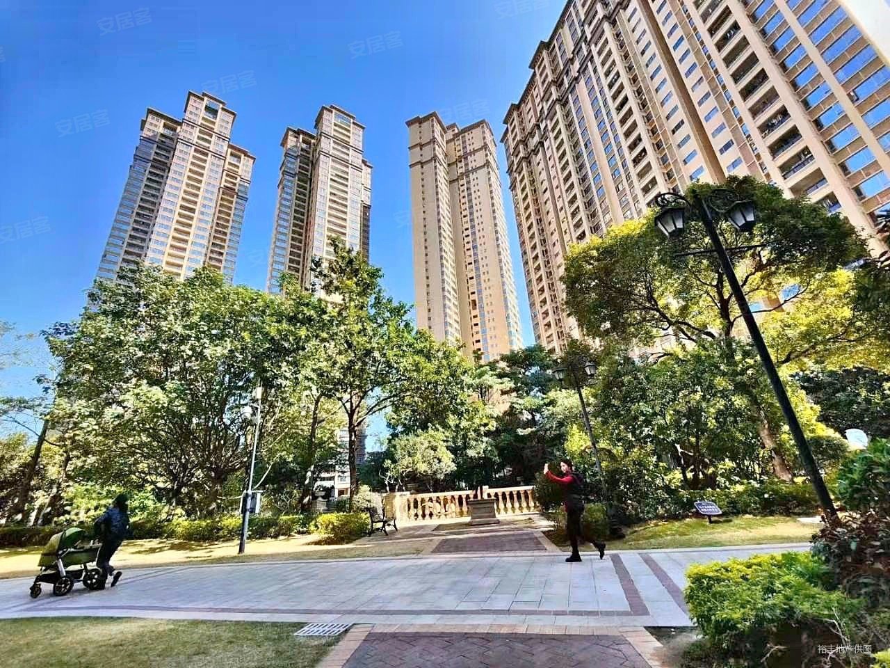 南城汇龙湾全新装修大3房从未入住诚意出售价格美丽