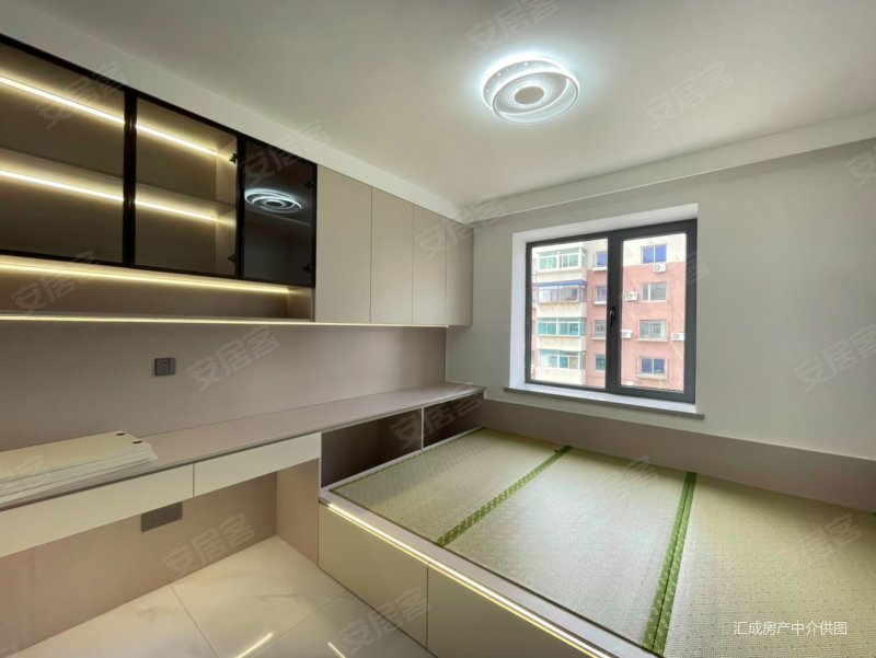 体育场3楼,2室2厅,大南明厅,采光好落地窗,香柏路4-1号小区二手房,56.