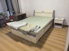 晋中榆次万达广场合租房 阳面卧室 带阳台 600含水电物业暖气出租房源真实图片