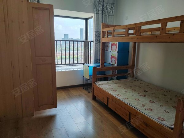 市政府昆三中云大医院旁春融街地铁口吾悦首府