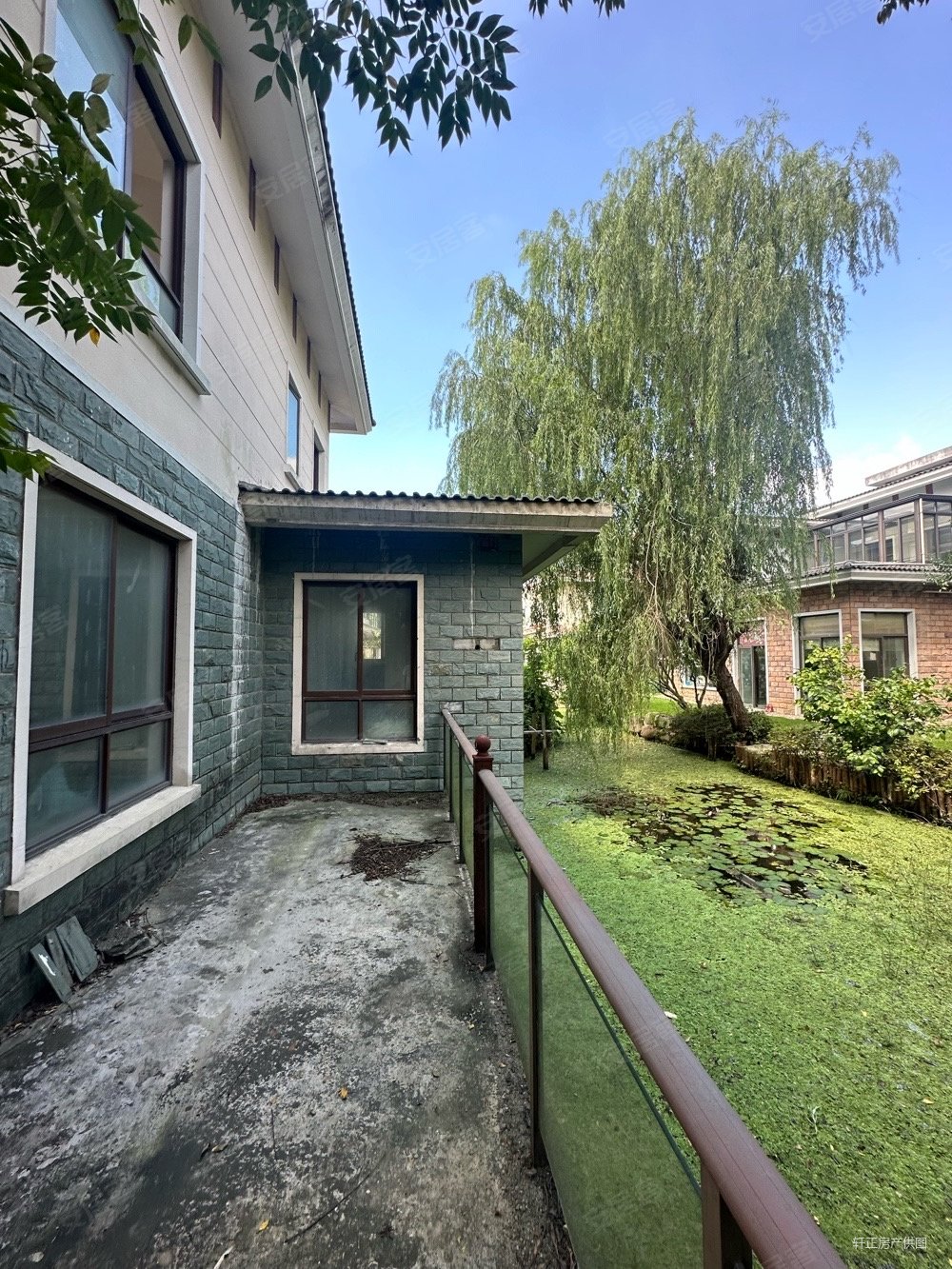 丰泽园独栋别墅南花园 北临河花园600平 纯毛坯