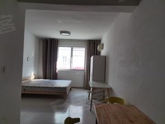 浙江商城公寓一室一厅一卫，精装修拎包入住，950一月，朝南